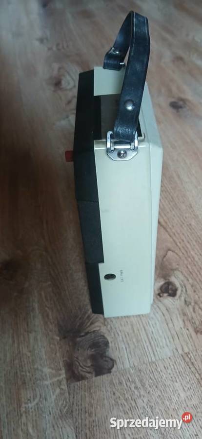 Magnetofon kasetony reporterski z Lat 60 tych
