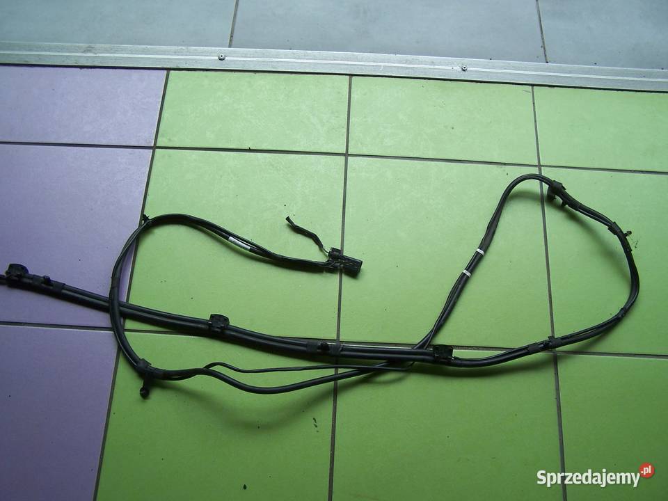 Wąż ze spryskami na szybę przedniądo Mercedesa Pszów