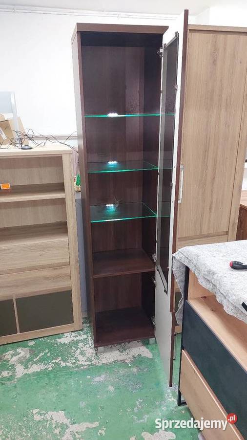 Witryna wąska Bodzio z oświetleniem Poznań