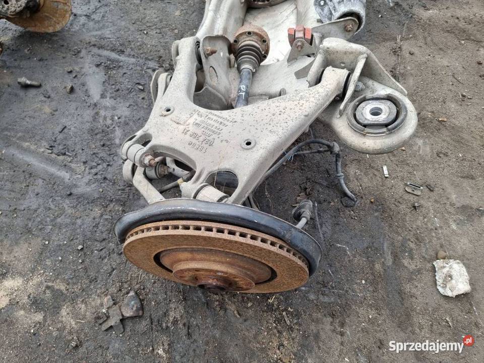 BELKA SANKI TYŁ AUDI S8 D3 4E0505235H osobowe Pozostałe Lipno