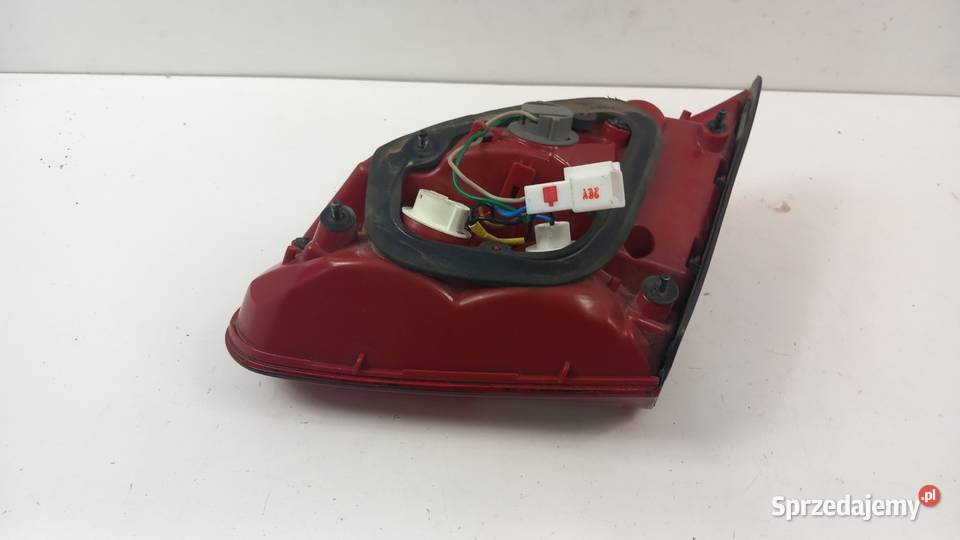 KIA CEED II HB LAMPA TYŁ LEWA W KLAPĘ Światła stop Zbierkowo