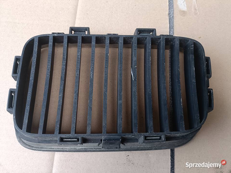 GRILL ATRAPA NERKA PRAWA BMW 3 E36 8122238 Drezdenko