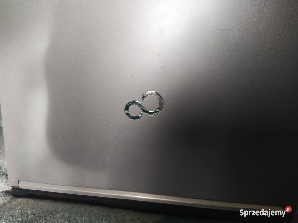 Laptop stacja graficzna Fujitsu H760 i7 dwie podkarpackie