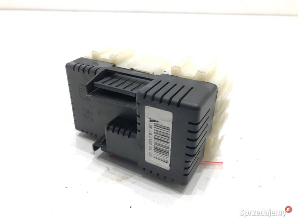 SKRZYNKA BEZPIECZNIKÓW VOLVO V60 I Kombi 1018 20 osobowe