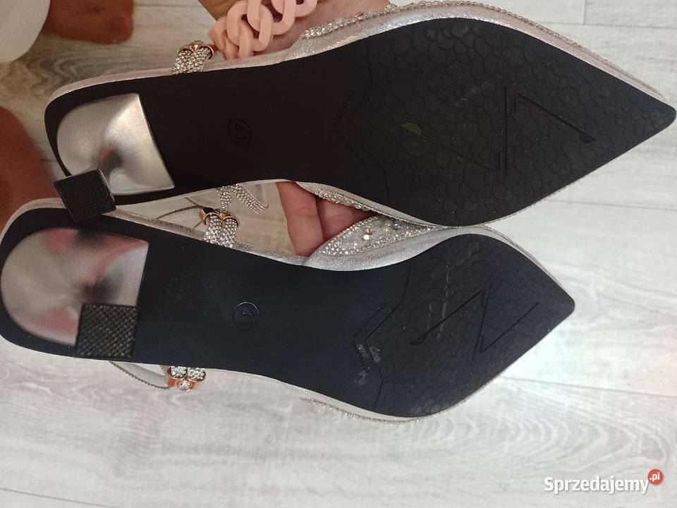 41 Srebrne bogato zdobione czółenka wieczorowe z