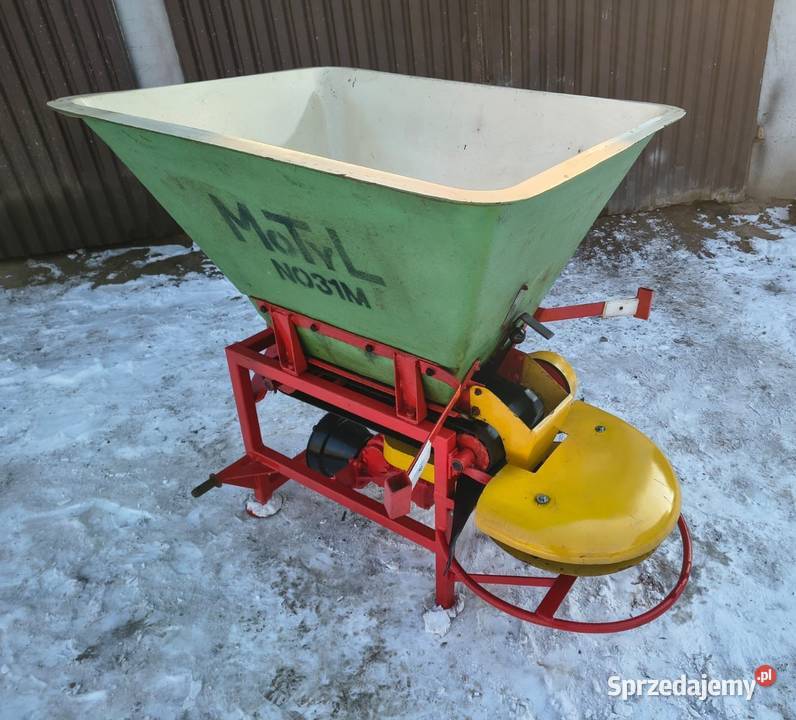 Rozsiewacz do nawozów wapna i poplonów MOTYL Radomsko