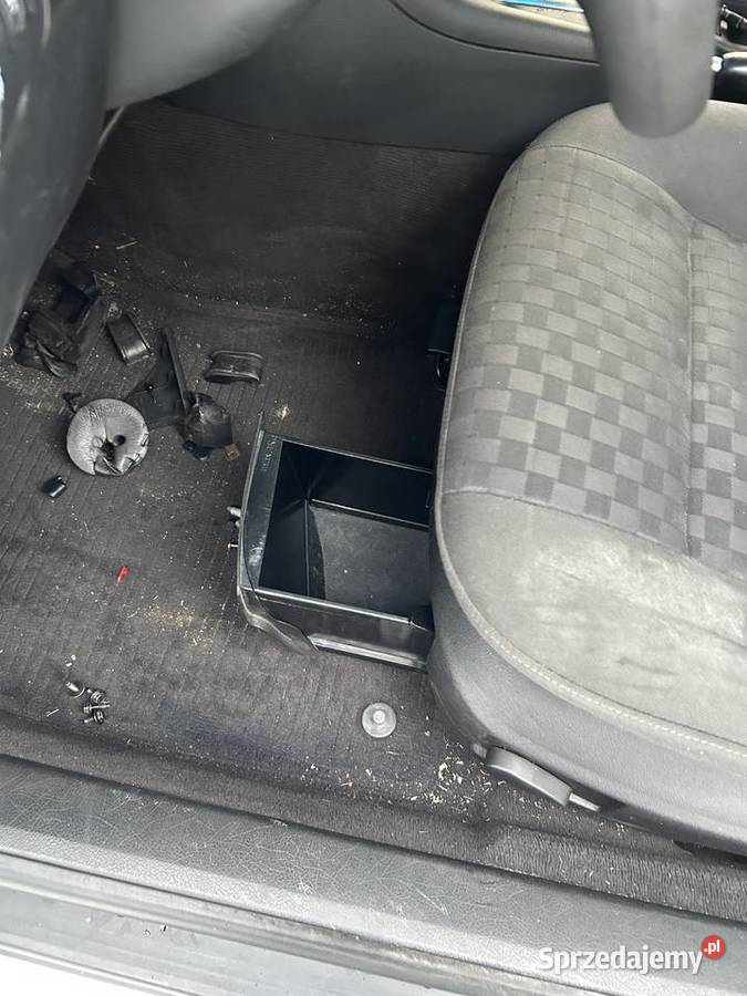 Fotele kanapa i boczki do sedana Audi A6C5 Rok produkcji 2003