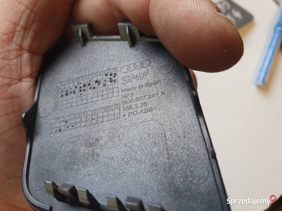 AUDI Q3 8U0 ZAŚLEPKA HAKA ZDERZAKA PRZÓD