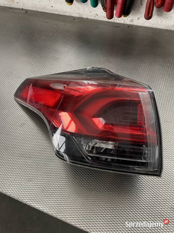 Toyota Rav4 IV Lampa tył lewy osobowe