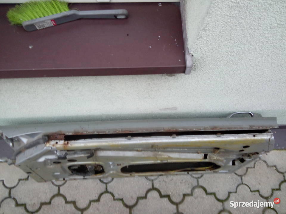 Drzwi prawe Mercedes w 107 SL osprzęt bez szyby części blacharskie Ostrów Wielkopolski