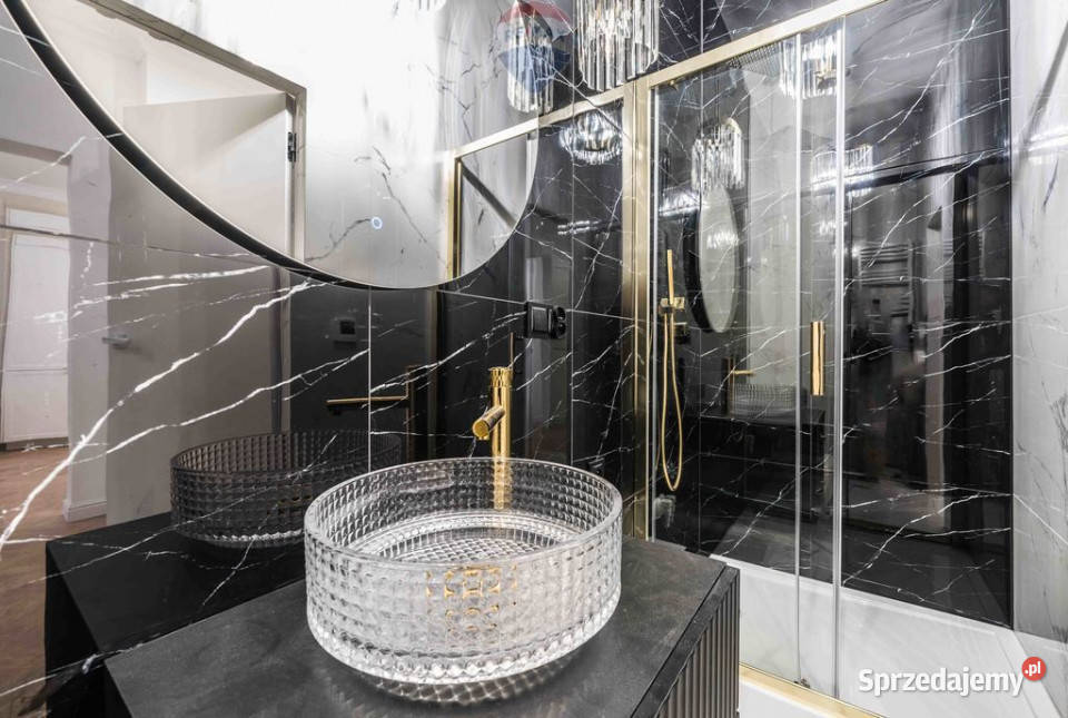 Ładne mieszkanie urządzone kamienica balkon