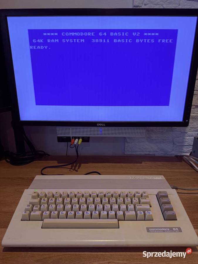 Commodore 64C sprawny kultowy retro komputer Warszawa