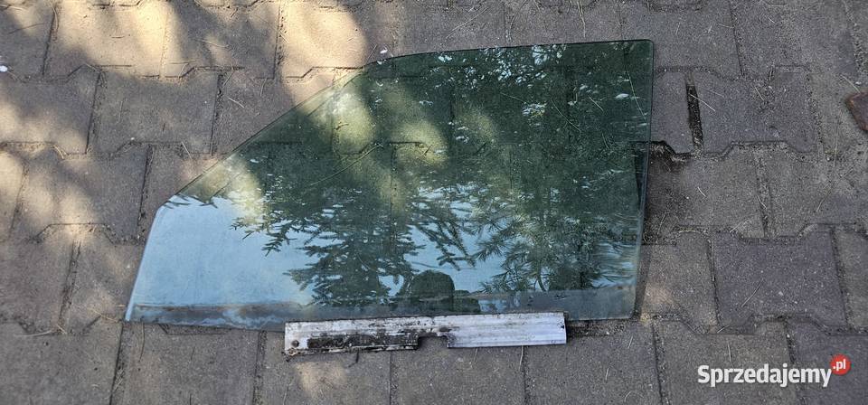 Szyba drzwi lewy przód mercedes w124 kombi