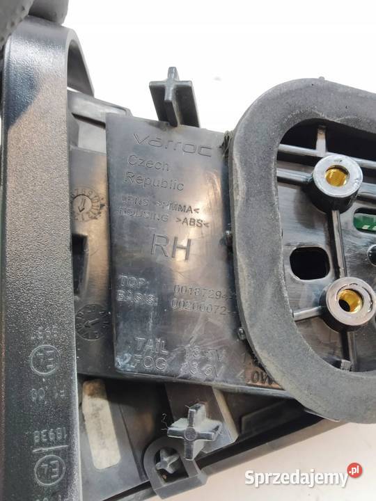 LAMPA TYŁ W KLAPĘ PRAWA KOMBI 3V9945308F Skoda