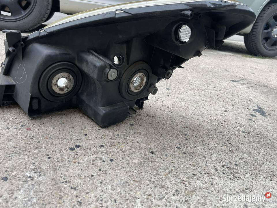 Lampy przód Toyota Corolla Verso II Brzeg Dolny