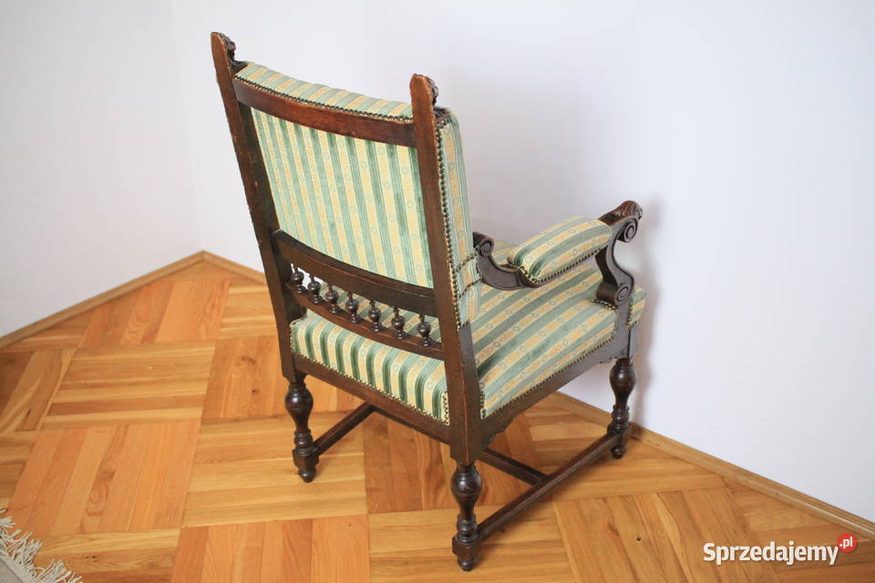 Pięknie zdobiony fotel klasyczny i elegancki Góra