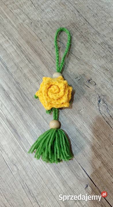 Róża wykonana na szydełku brelok do kluczy Łask