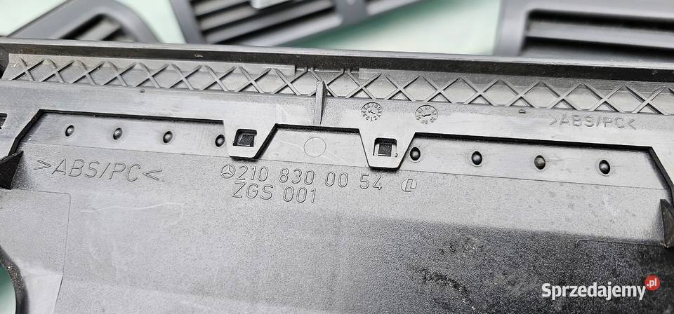 Kratka nawiewu środkowa mercedes w210 2108300054 Zbąszyń sprzedam