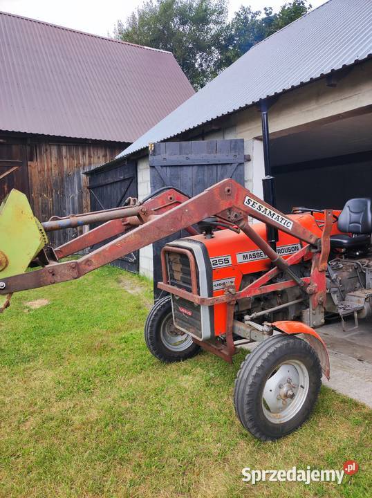 Ładowacz czołowy jednosekcyjny Massey Ferguson Radom