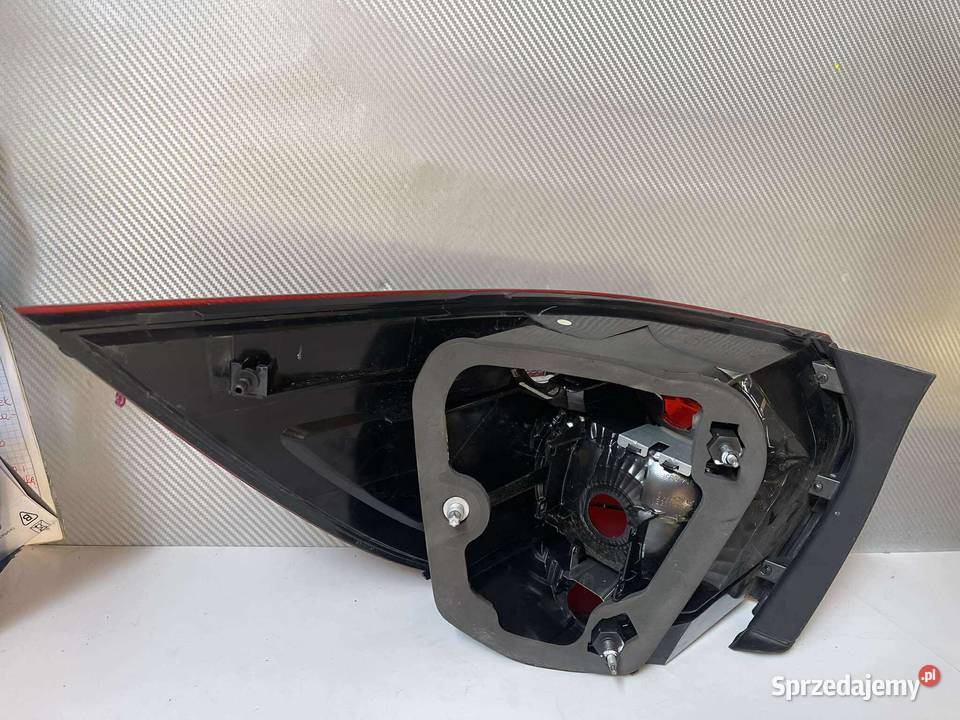 VW GOLF 5 KOMBI PRAWA LAMPA TYŁ