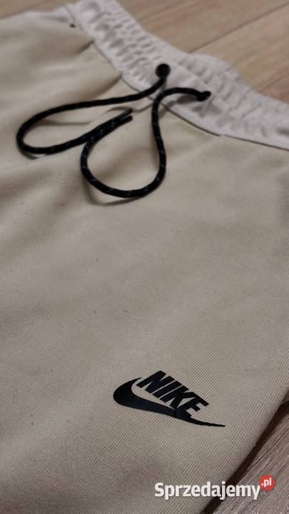 Beżowe spodnie dresowe Nike Tech Fleece
