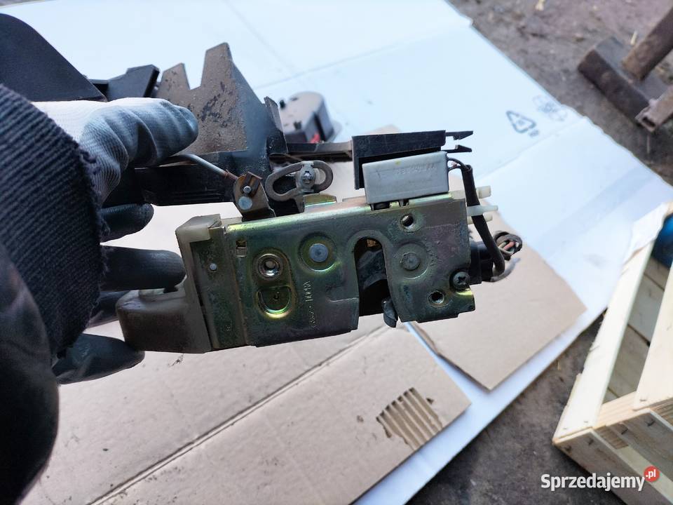 FORD MONDEO MK1 RĄCZKA ZAMEK DRZWI PRAWY PRZÓD Zamki, wkładki i kluczyki Kamień-Kolonia sprzedam