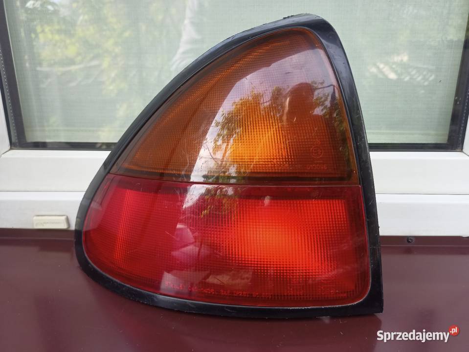 Mazda 323C BA lampa tył tylna lewa oprawki sprzedam