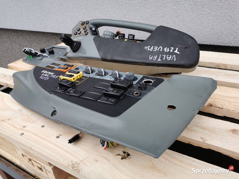 Podłokietnik Valtra T213 Części Wilkowo sprzedam