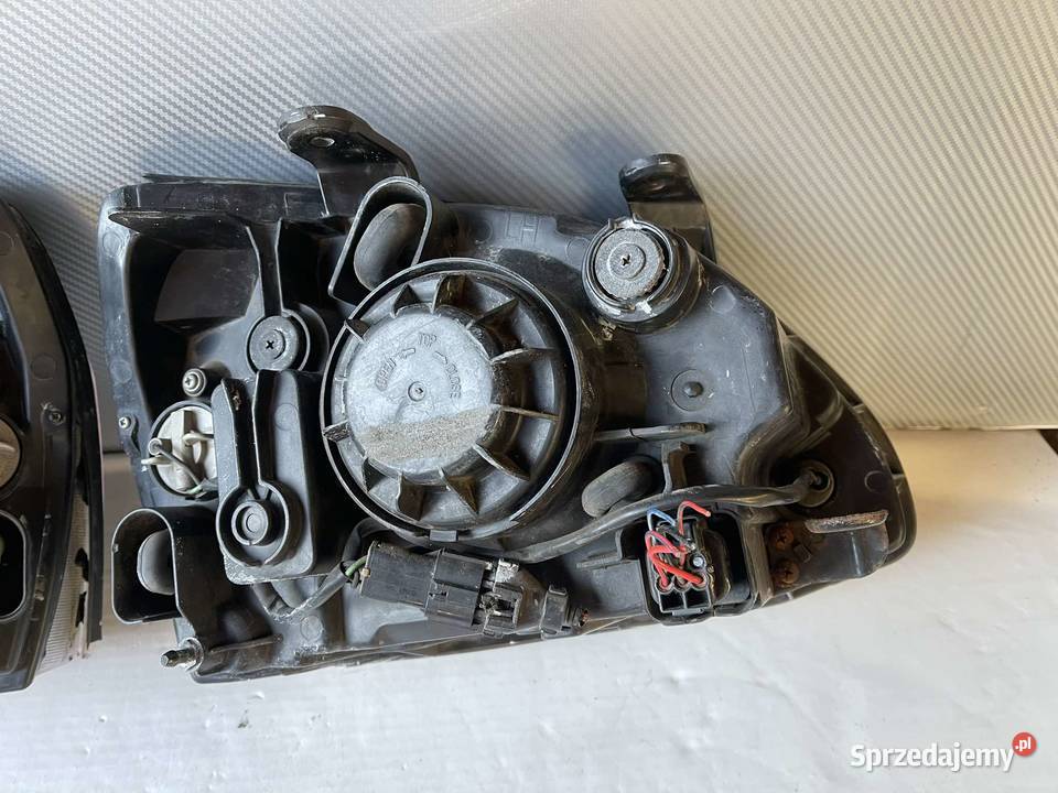 KIA CARENS 2 KOMPLET LAMP PRZÓD osobowe Lampy przednie Ostroróg sprzedam