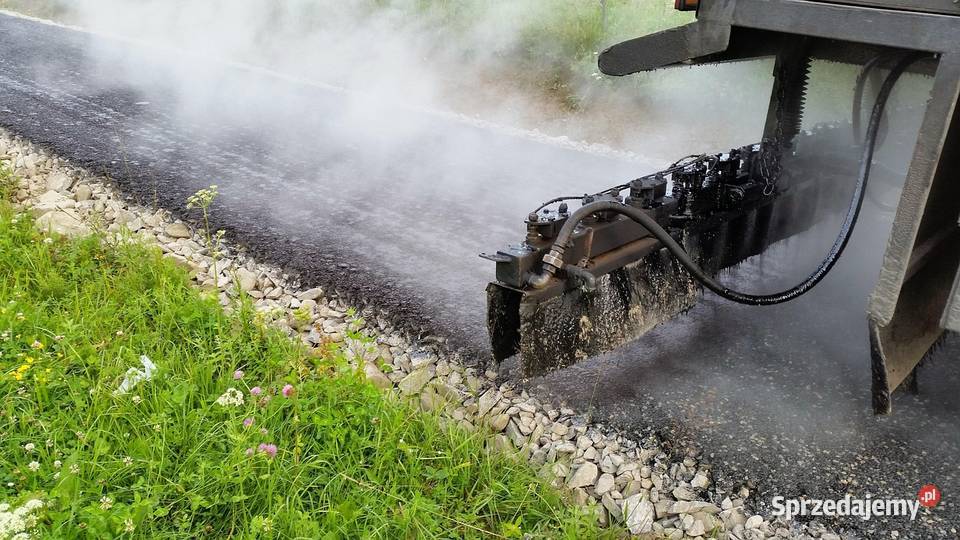 Połozenie wylanie asfaltu na ścieżce rowerowej Wrocław