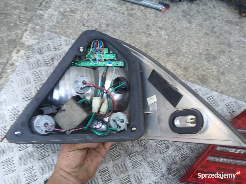 Lampa tył tylna komplet Mercedes w203 C klasa osobowe Lampy tylne Radłów