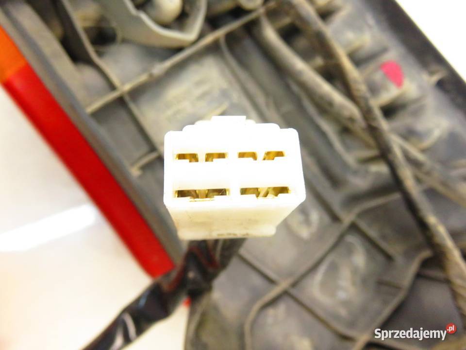 LAMPA PRAWA TYLNA DAIHATSU TERIOS I 22051567