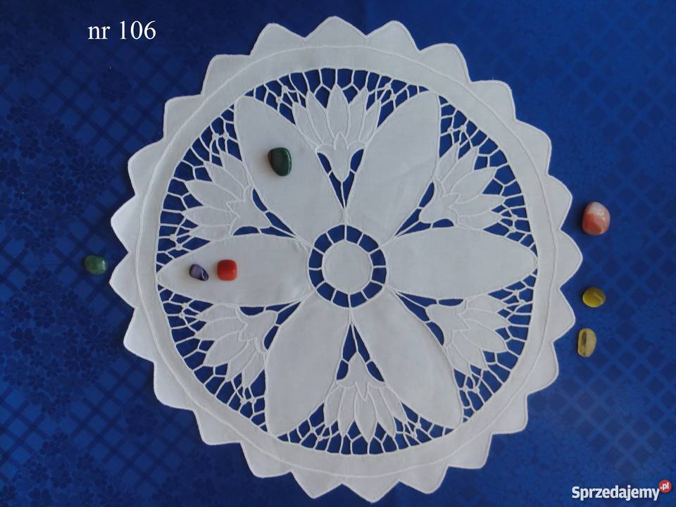 Serwetki bieżniki białe wyszywane ręcznie haftem Lublin