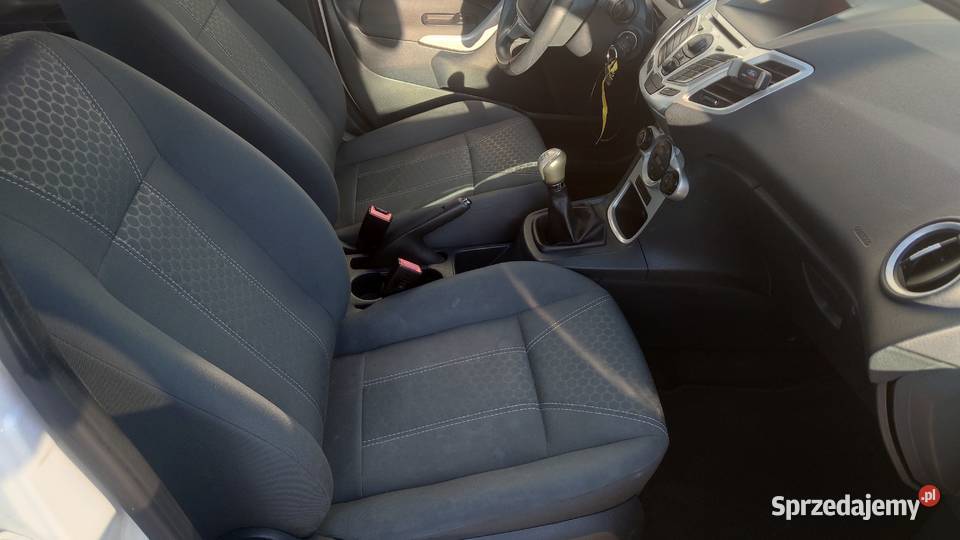 Ford fiesta 125 benzyna titanium mały przebieg klimatyzacja Konin