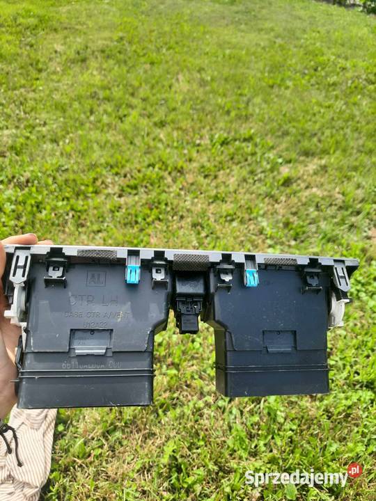 Kratka nawiewu srodkowa SUBARU OUTBACK