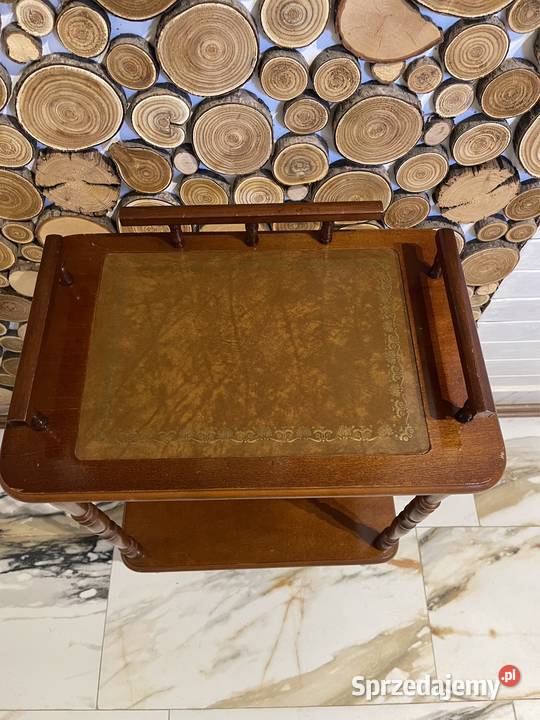 Piękna etażerka drewniana