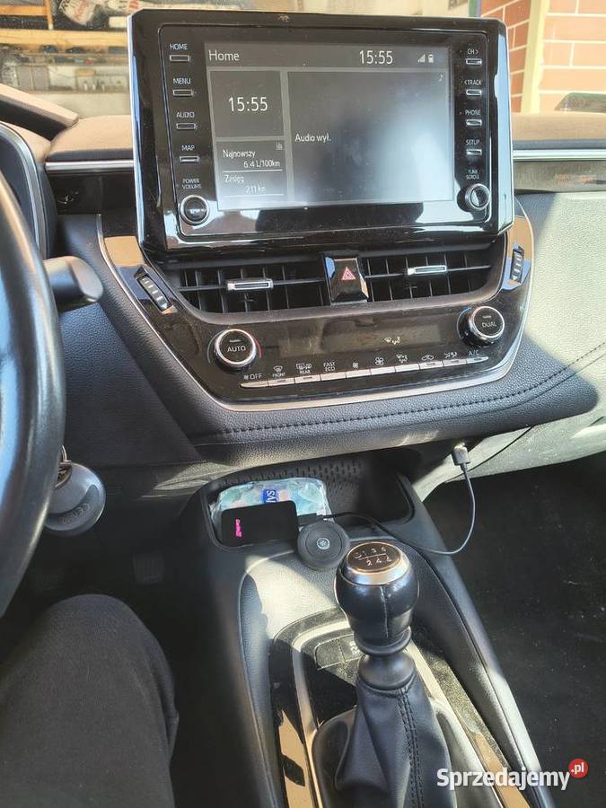 Toyota Corolla sedan 2021r 15 benz srebrna Elbląg