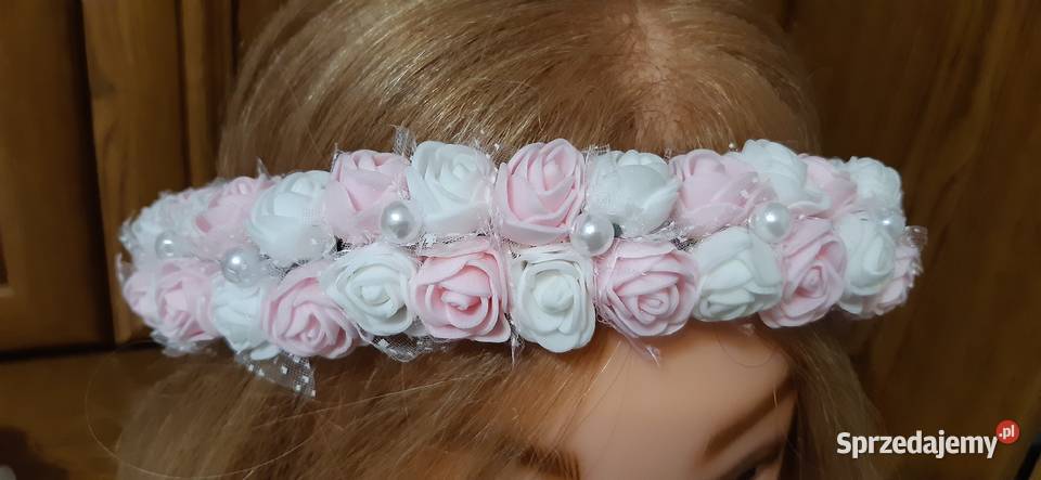 Wianek komunijny bialo jasnorozowy z perełkami Borów sprzedam