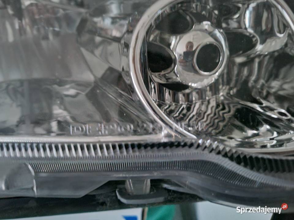 Sprzedam prawy Reflektor do Toyoty Yaris I osobowe Gdańsk