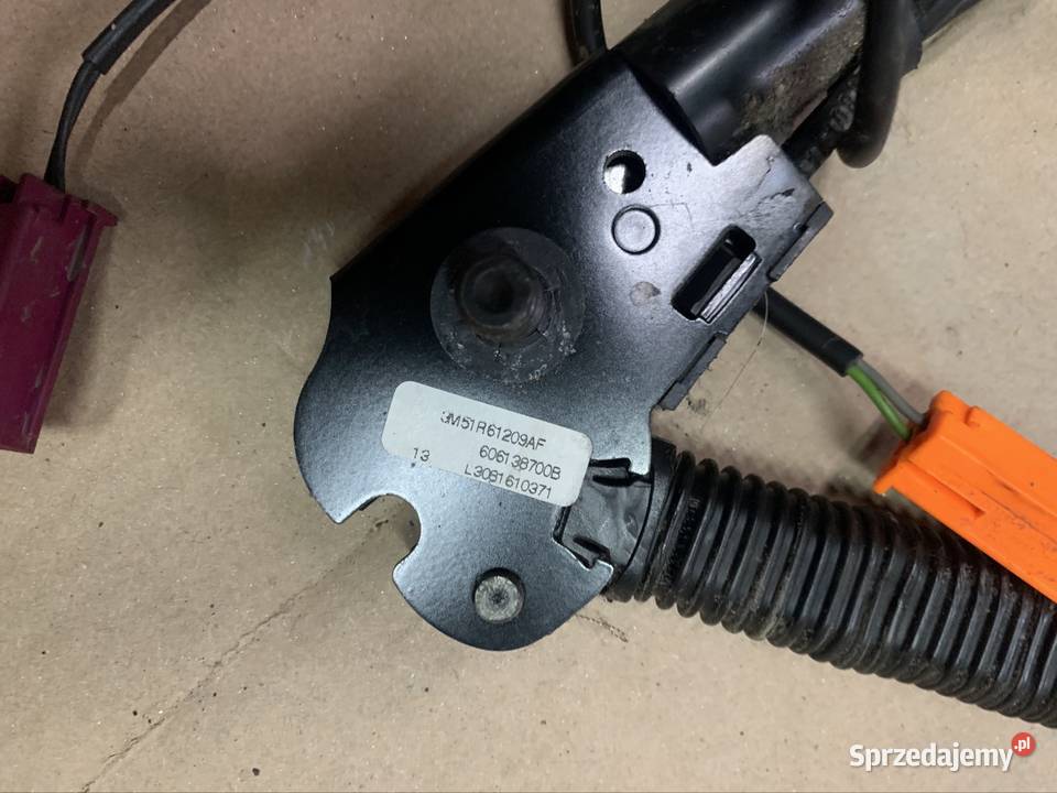 3M51R61209 napinacz zapinka pasa lewy przód Ford Szczecin