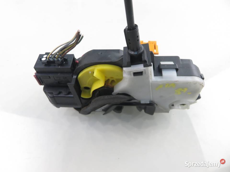 ZAMEK LEWY PRZEDNI OPEL INSIGNIA A