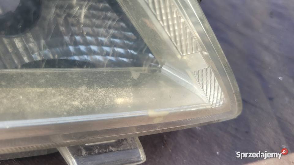 SUZUKI BALENO 2 II PRAWY REFLEKTOR LAMPA PRAWA Ruda Śląska