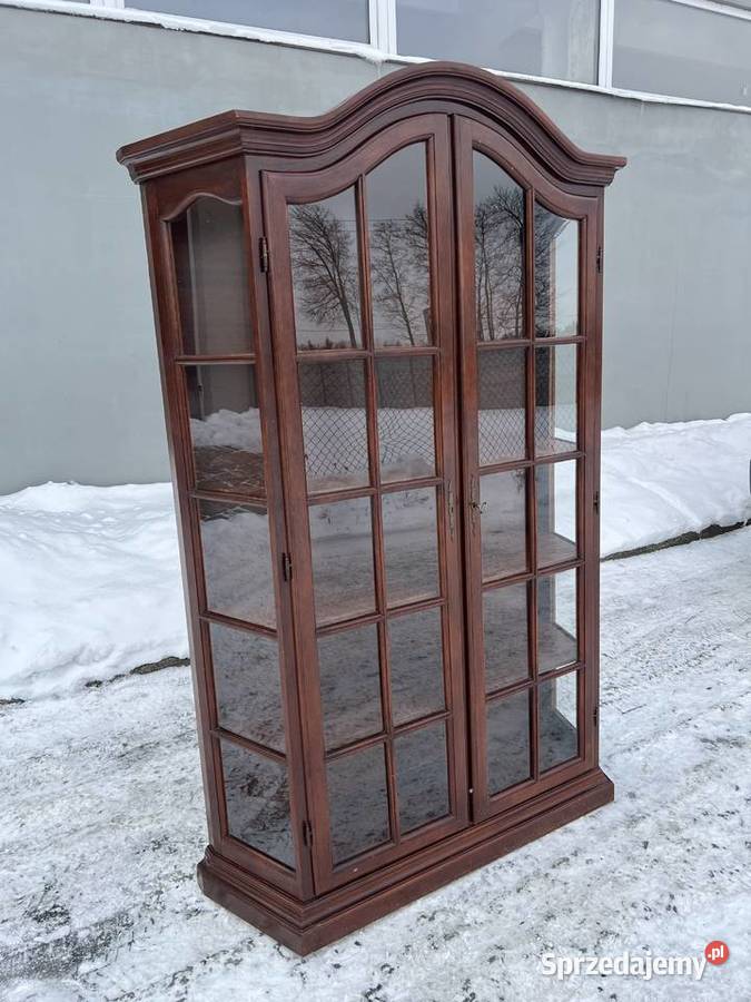 Solidna rustykalna witryna biblioteka