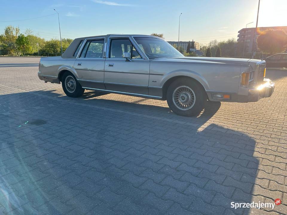 Lincoln Town Car 1989 nieuszkodzony