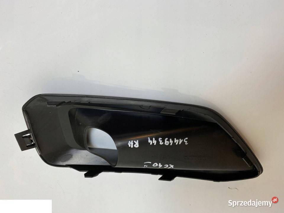 VOLVO XC40 II RAMKA KRATKA ZDERZAKA HALOGENU RH Kozubszczyzna