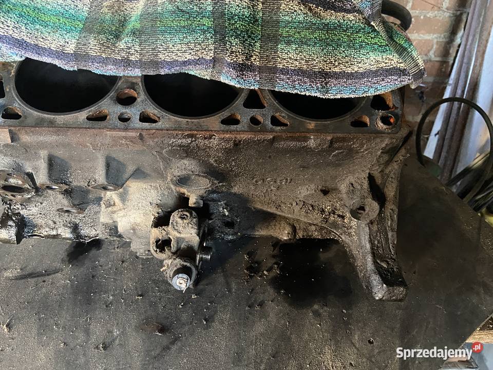 Silnik blok głowice gaźnik pokrywy tłoki części osobowe Kozłów sprzedam