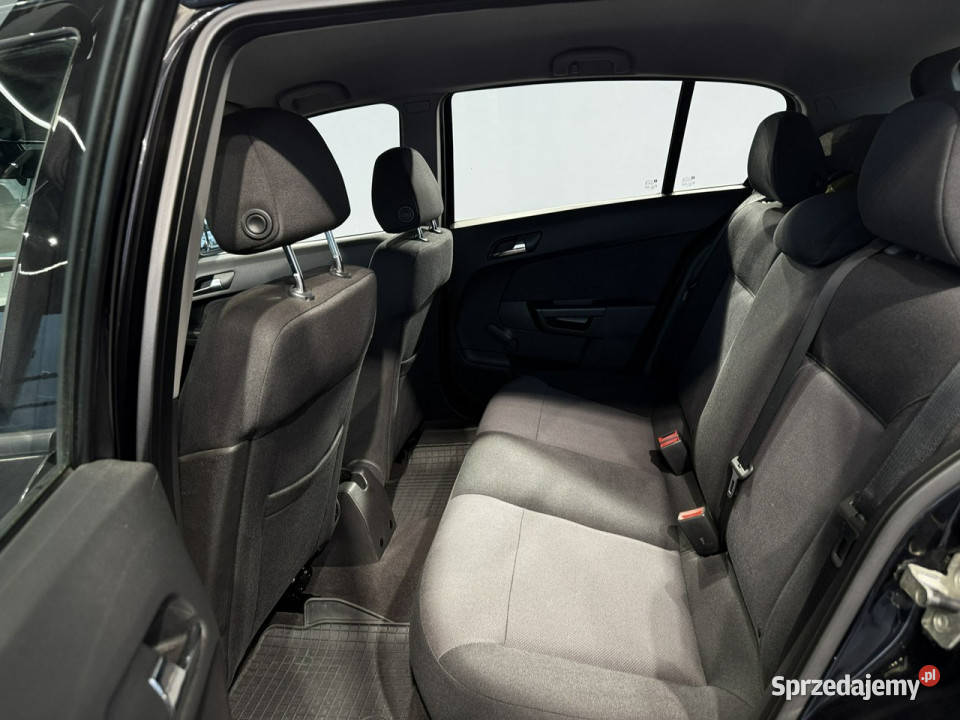 Opel Astra 16 116 M5 2011 r salon klimatyzacja garażowany sprzedam