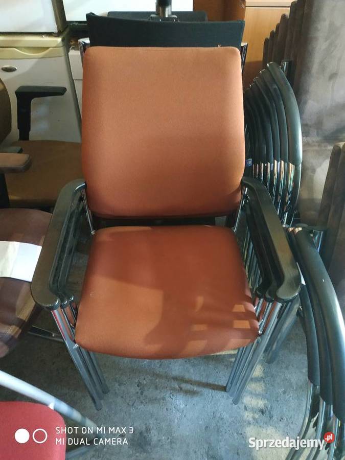 Krzesło brązowe firma Nowy Styl