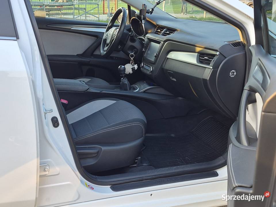 Toyota Avensis 2016 Premium 208k zadbana VAT23 benzyna Mucharz