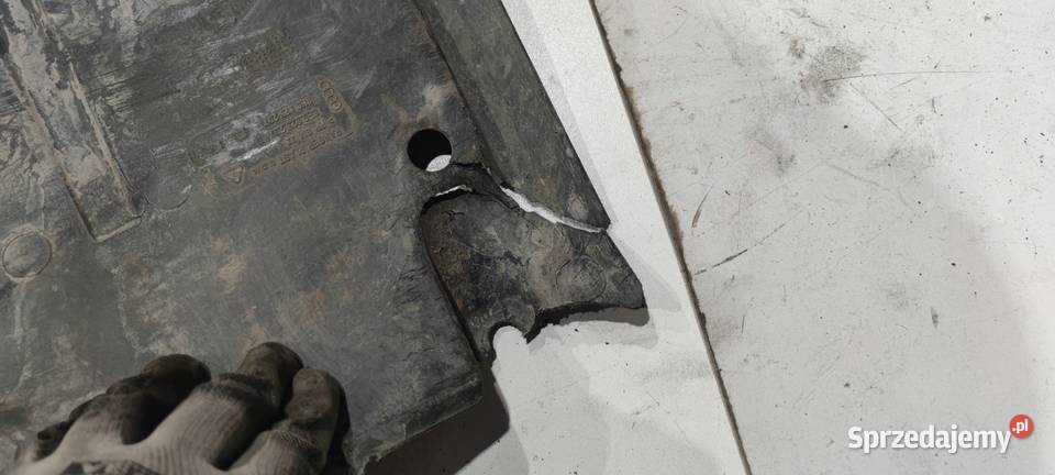 OSŁONA PŁYTA PODWOZIA PRAWA AUDI A4 B6 8H0825208 osobowe śląskie Przystajń
